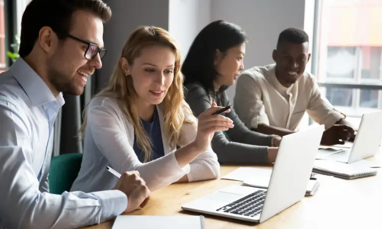 2 people collaborating using a laptop